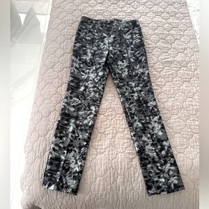INSIGHT Floral/Camouflage Stretch Pullover 
Pants. Size 8